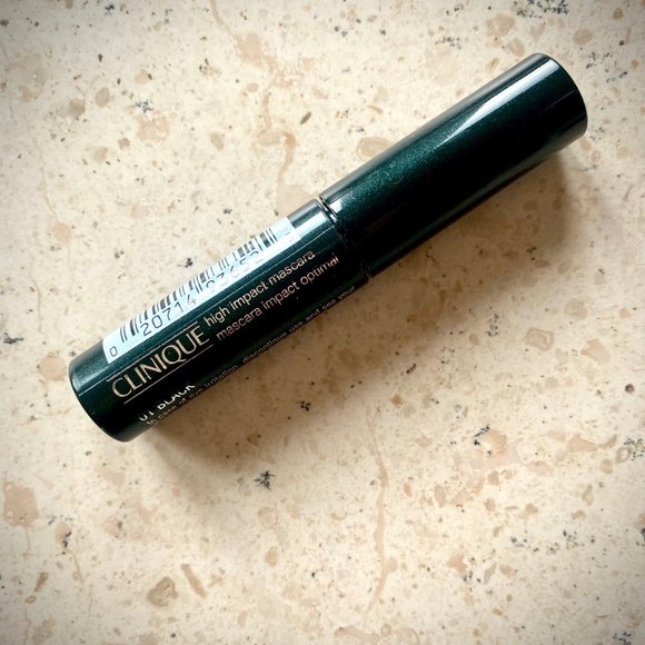 High-End Beauty Bundle: Setting Spray, Mascara, Primer, Makeup Remover - Picture 4 of 5